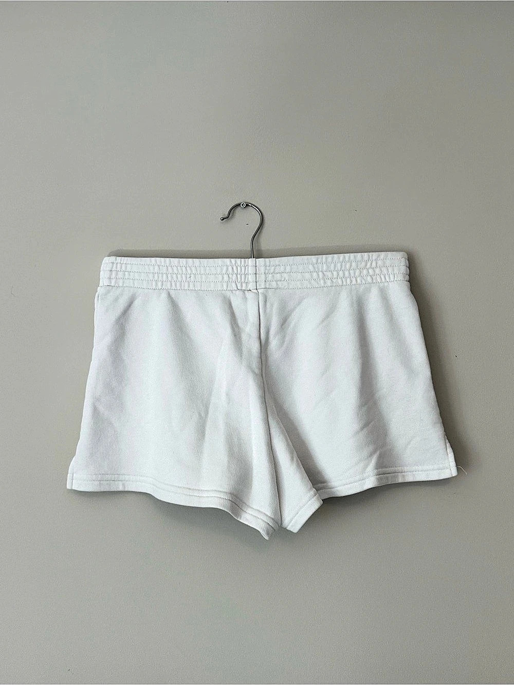 TNA Aritzia AIRY Athletic Sweatshorts in White  size small
